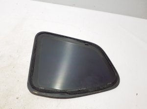 Dacia Duster (2010–2017) Seitenscheibe hinten (Karosserie) 833068568R - 3