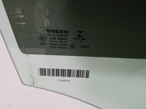 VOLVO XC40 (2017–2026) Priekšējo durvju stikls 31442376 - 3