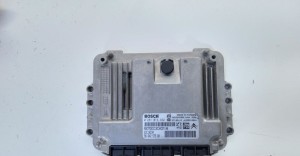 Citroen C4 (2004–2010) Mootori juhtplokk 0281013332 - 4