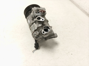 AUDI A5 (2007–2016) Konditsioneeri kompressor 8T0260805S - 4