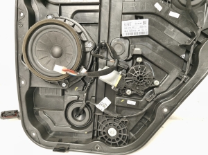 Hyundai Tucson (2015–2026) Aizmugurējo sānu durvju logu pacēlājs un tā detaļas 9215100100 - 2