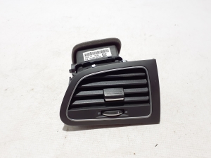   grilles de ventilation du tableau de bord 
