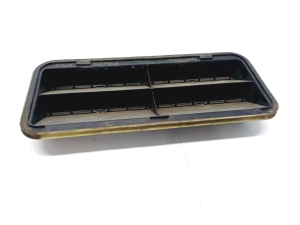   Grille d'aération de l'aile arrière 