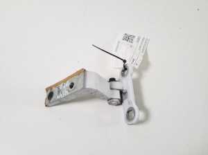   Front door lower hinge  - 31457072 