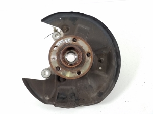   Front wheel hub  -  