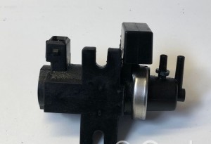BMW 5 SERIES E60 (2003–2010) Solenoid 70057901 - 2