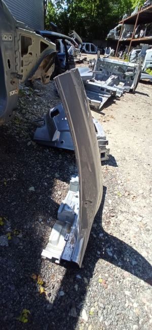 AUDI Q5 (2017–2026) Center pillar - 2
