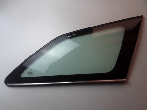  Glass rear wing fort 