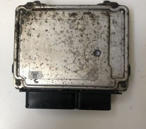 Volkswagen Passat B6 (2005–2010) Engine control unit 0281013440 - 2