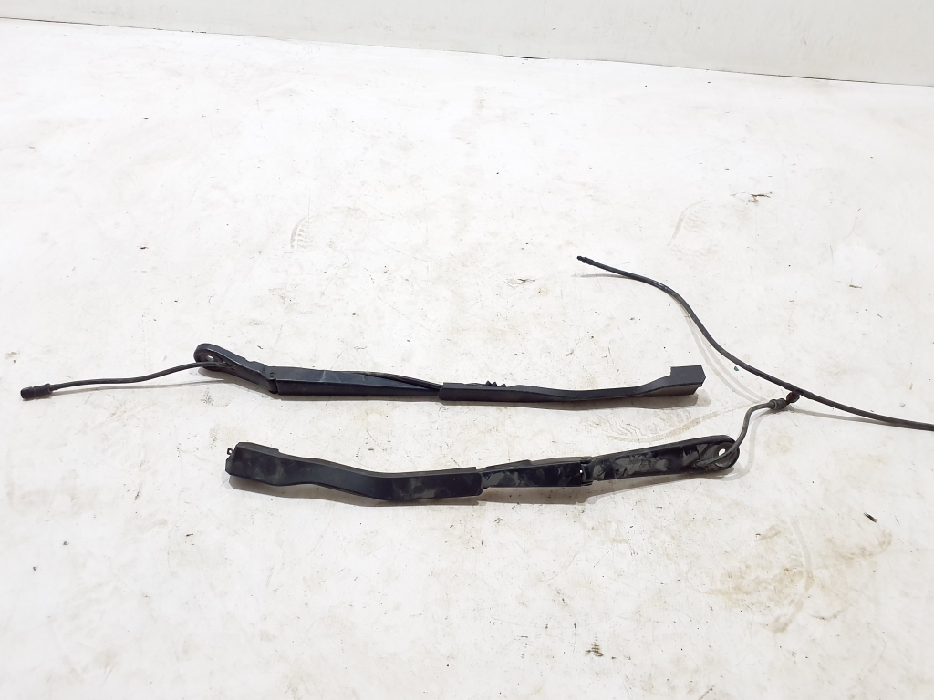 BMW 4 SERIES G22 (2020–2026) Esiklaasi puhasti hoob BMW 4 SERIES G22 (2020–2026) Esiklaasi puhasti hoob