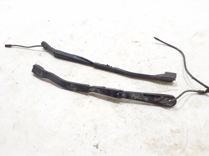 BMW 4 SERIES G22 (2020–2026) Esiklaasi puhasti hoob - 2