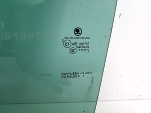 Skoda Octavia III (2013–2019) Türscheibe hinten 5E9845205D - 3