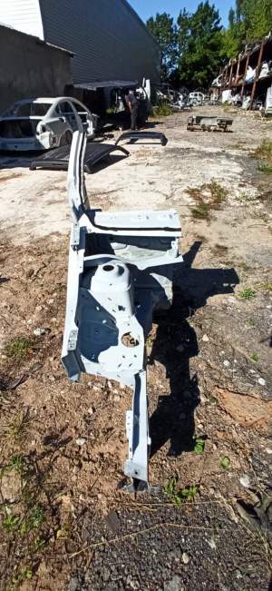 Dacia Dokker (2017–2026) Front outrigger 641002432R - 3