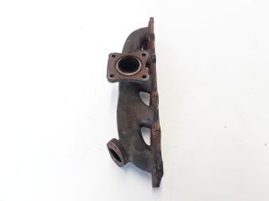  Exhaust manifold 