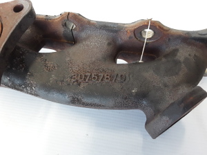  Exhaust manifold 