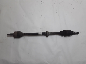   Arbre de transmission avant et ses composants 