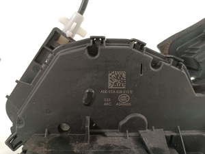 Skoda Octavia III (2013–2019) Rear side door lock 5TA839015E - 3
