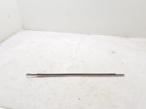   Baguette extérieure de vitre de porte avant 