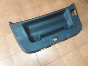  Rozładowanie pokrywy bagażnika 