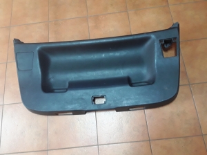  Rozładowanie pokrywy bagażnika 
