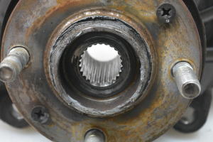 Kia Stonic I (2017–2026) Front wheel hub RZ56 - 3