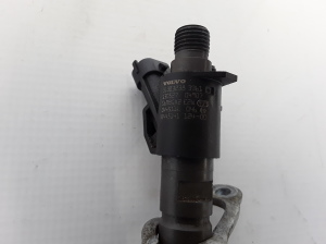  Fuel injector 