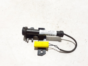   capteur d'impact du capot moteur 