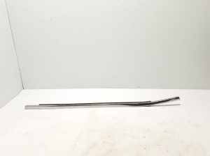   Baguette extérieure de vitre de porte arrière 