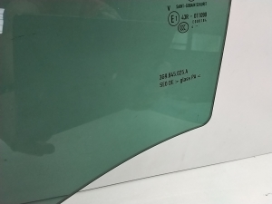 Volkswagen Passat B8 (2014–2023) Aizmugurējo sānu durvju stikls 3G9845025A - 2