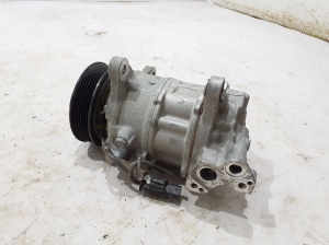 BMW 4 SERIES G22 (2020–2026) Konditsioneeri kompressor 7948807 - 2
