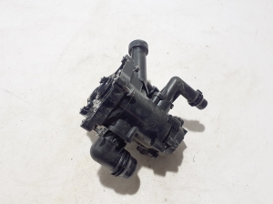 BMW 4 SERIES G22 (2020–2026) Termostaat 8642559 - 3