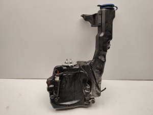  Windscreen washer tank front 