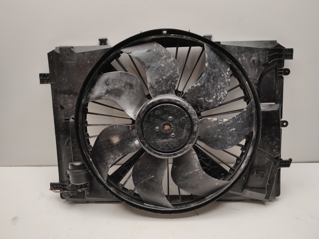 Mercedes Benz E-Class W212 (2009–2015) Dzesēšanas ventilators un tā daļas A2045000755 Mercedes Benz E-Class W212 (2009–2015) Dzesēšanas ventilators un tā daļas A2045000755
