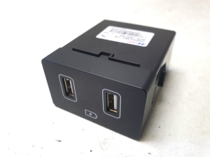 Hyundai Tucson (2015–2026) USB port 96125N9500 - 3
