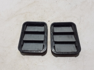 Rear fender vent grille - 768046RS0A