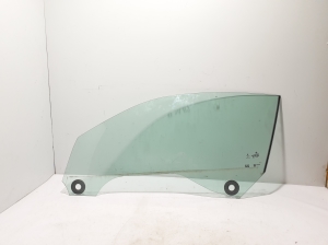   vitre de porte avant 