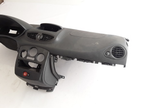 RENAULT Clio III (2005–2012) Dashboard and its parts 8200796281 - 2