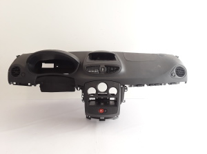 RENAULT Clio III (2005–2012) Dashboard and its parts 8200796281 - 8