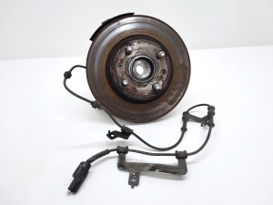 Front wheel hub - 