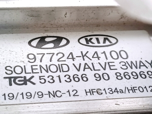 Hyundai Kona (2017–2023) Klimaschlauch Ventil 97724K4100 - 4