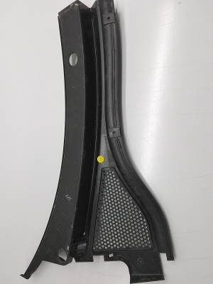  Windshield wiper mechanism trim to the glass 