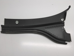   Windshield wiper mechanism trim to the glass 
