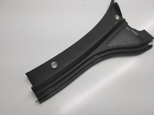  Windshield wiper mechanism trim to the glass 
