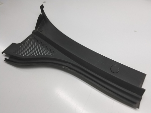  Windshield wiper mechanism trim to the glass 