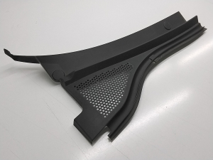  Windshield wiper mechanism trim to the glass 