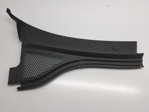   Windshield wiper mechanism trim to the glass 
