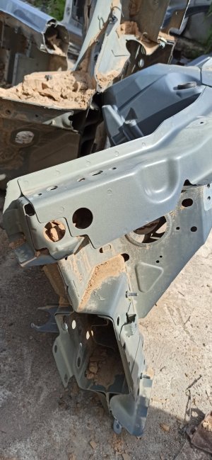 VOLVO XC90 (2015–2024) Front outrigger 31672513 - 3