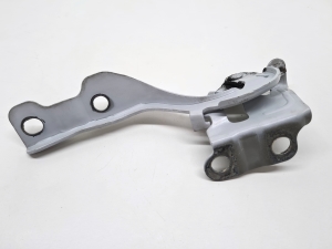  Engine cover hinge 