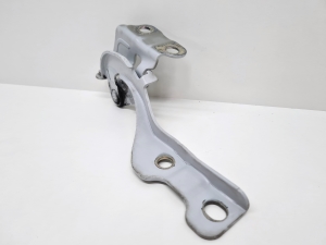  Engine cover hinge 