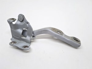  Engine cover hinge 